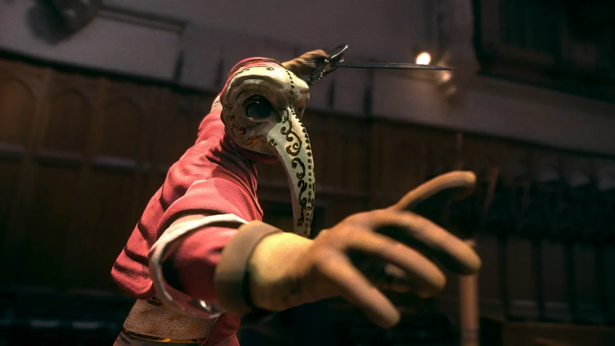 A Bauta fighter in a beaked mask